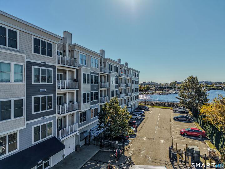 Property Photo:  400 Bank Street 205  CT 06320 