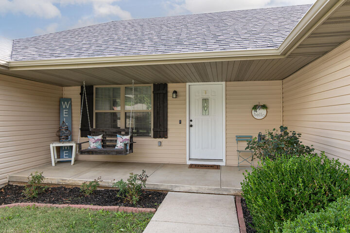 Property Photo:  1462 S Tomahawk Avenue  MO 65738 