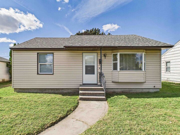 Property Photo:  4807 N Elm St  WA 99205 