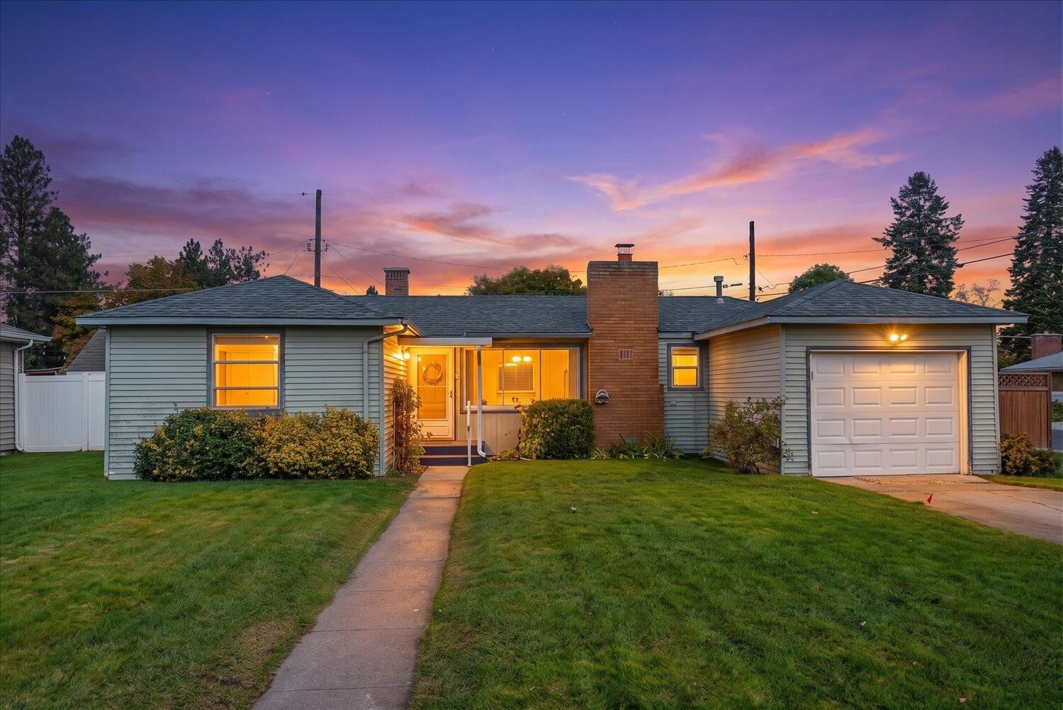 Property Photo:  104 W Franklin Ct  WA 99205 