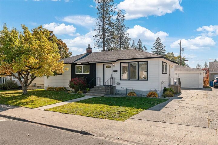 Property Photo: 4309 W Rowan Ave WA 99205