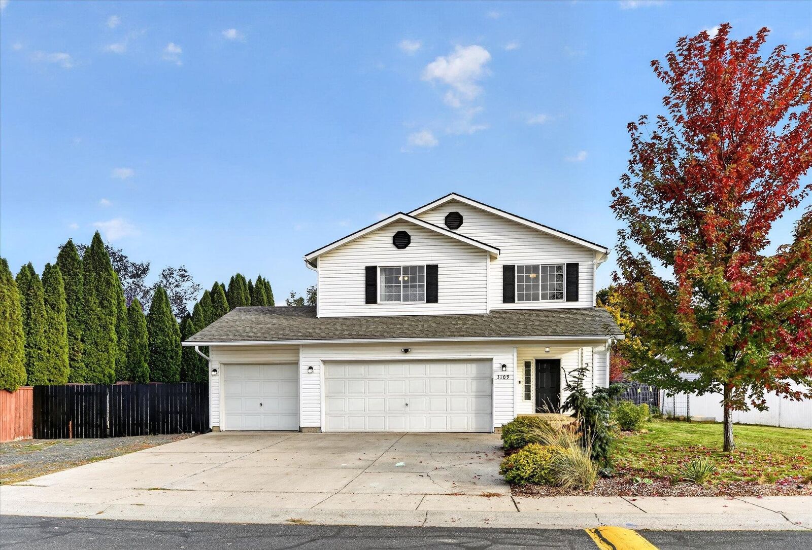 Property Photo: 3109 Silverthorn Ln WA 99004