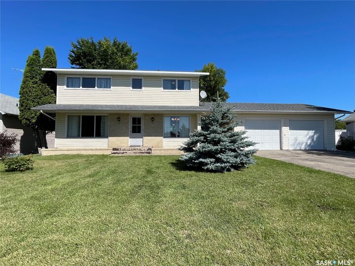 Property Photo: 628 1st Street NE SK S0A 3B0