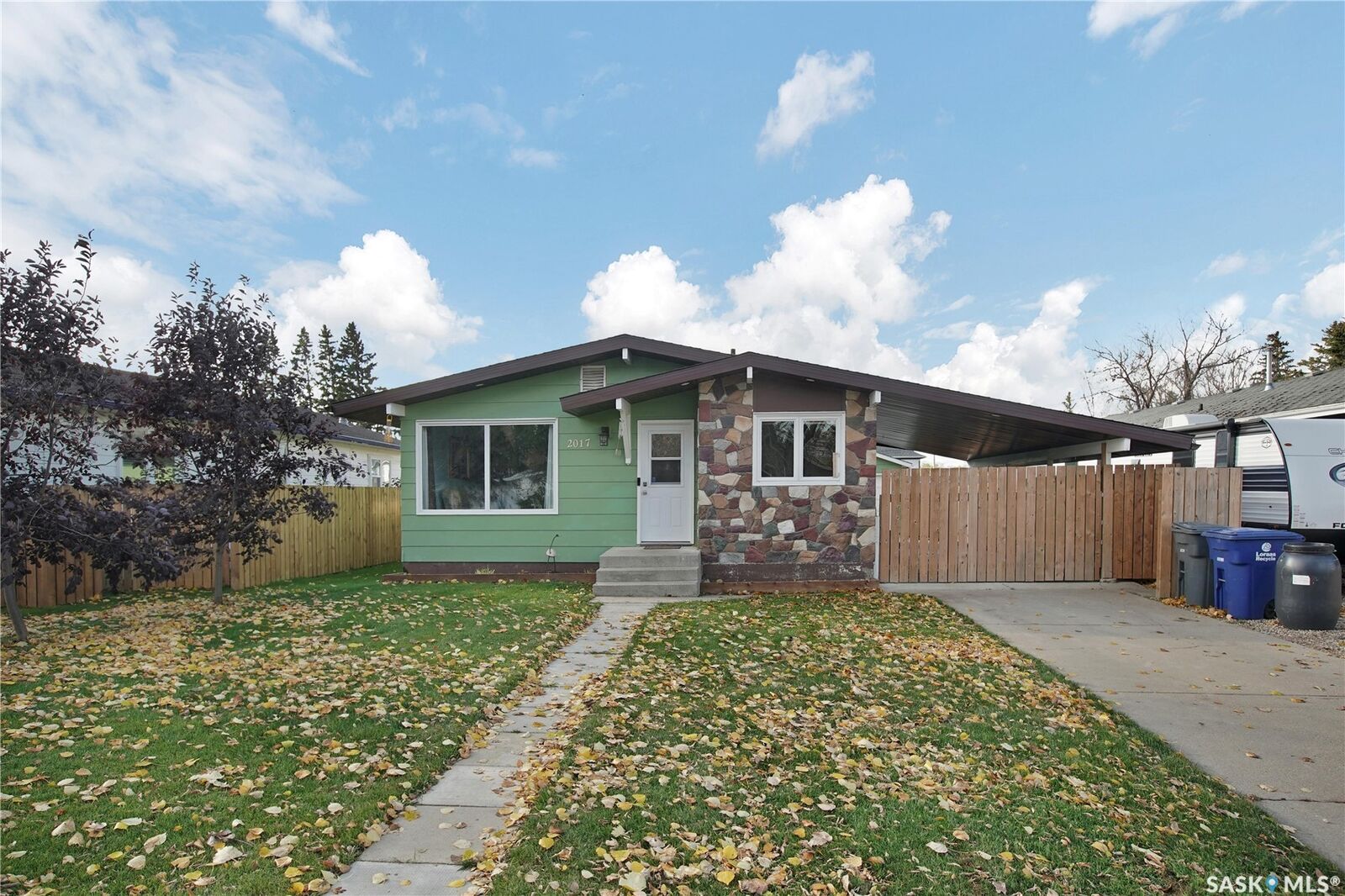Property Photo:  2017 9th Street  SK S0K 4R0 