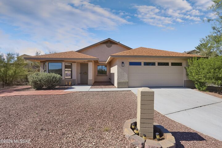Property Photo:  1129 N Amberbrooke Avenue  AZ 85745 