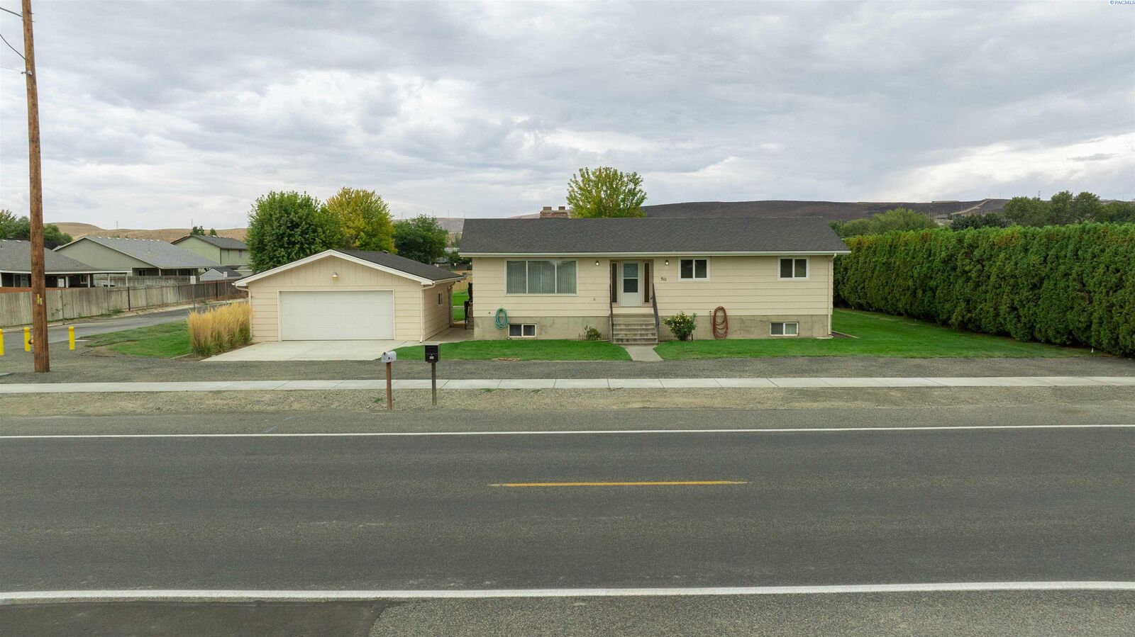 Property Photo: 511 W 45th Ave WA 99337