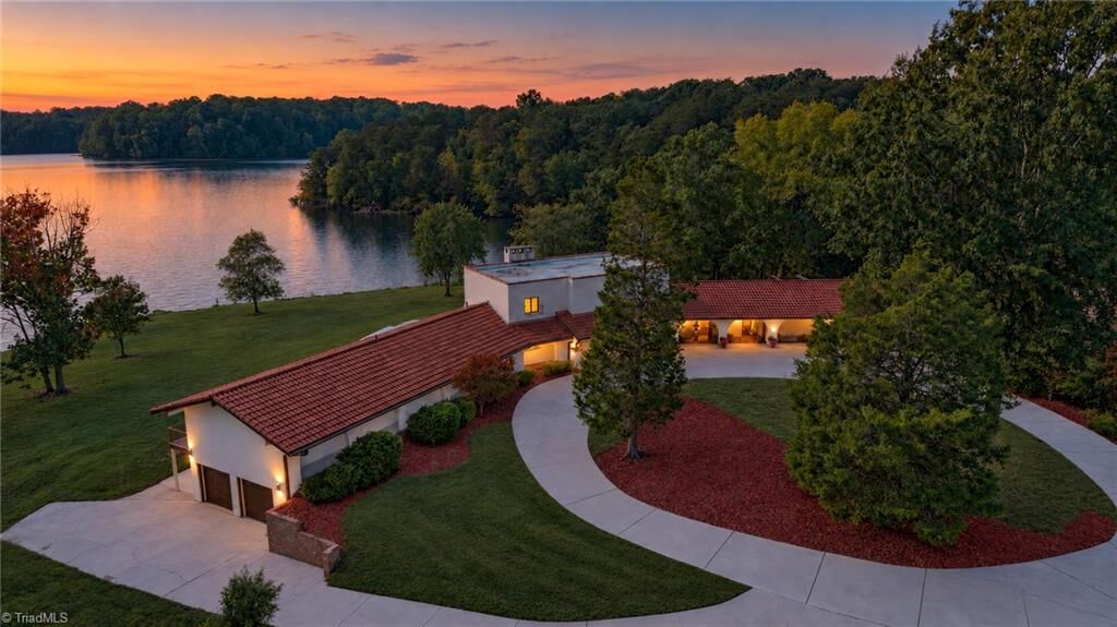 Property Photo:  1900 La Vista Drive  NC 27265 