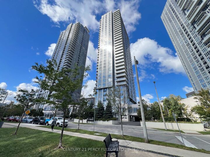 Property Photo:  255 Village Green Square 2405  ON M1A 0L7 