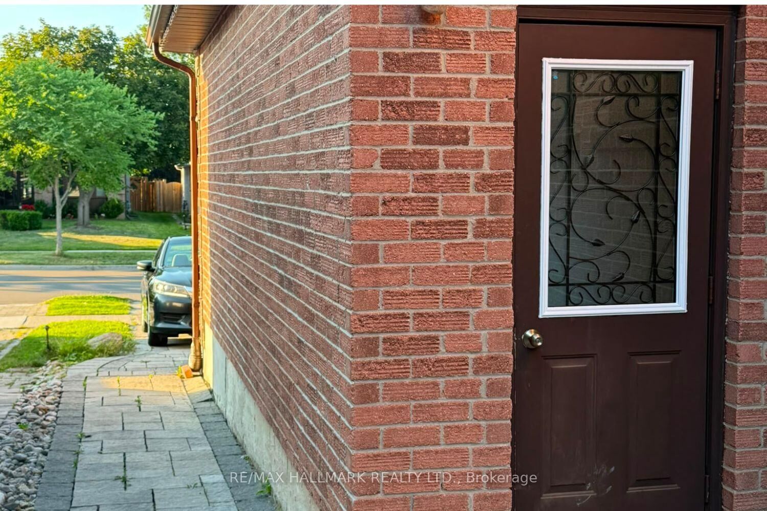 Property Photo:  504 Bristol Road #A (Lower)  ON L3Y 6P8 