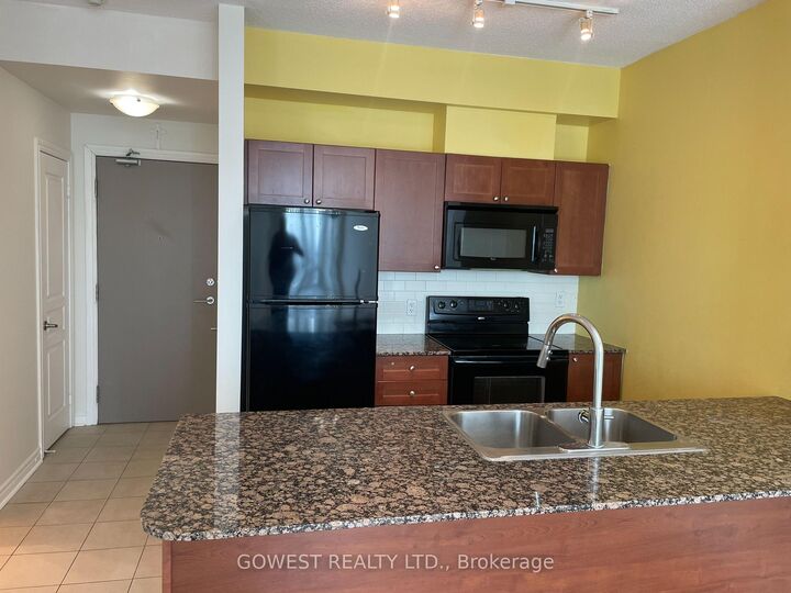 Property Photo: 3525 Kariya Drive 1805 ON L5B 0C2