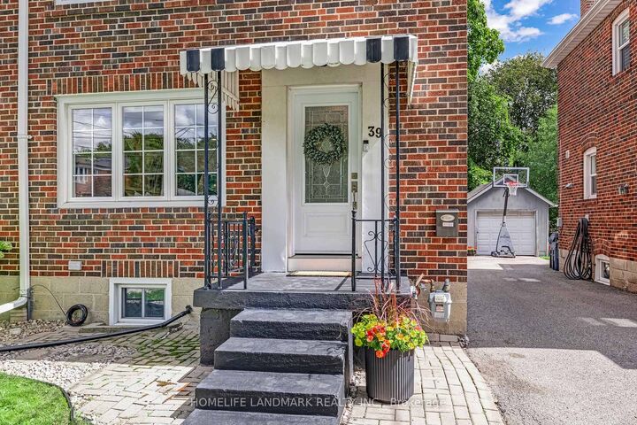 Property Photo:  39 Brentcliffe Road  ON M4G 3Y4 