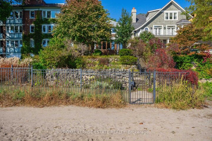 Property Photo:  422 Lake Front N/A  ON M4E 1A8 