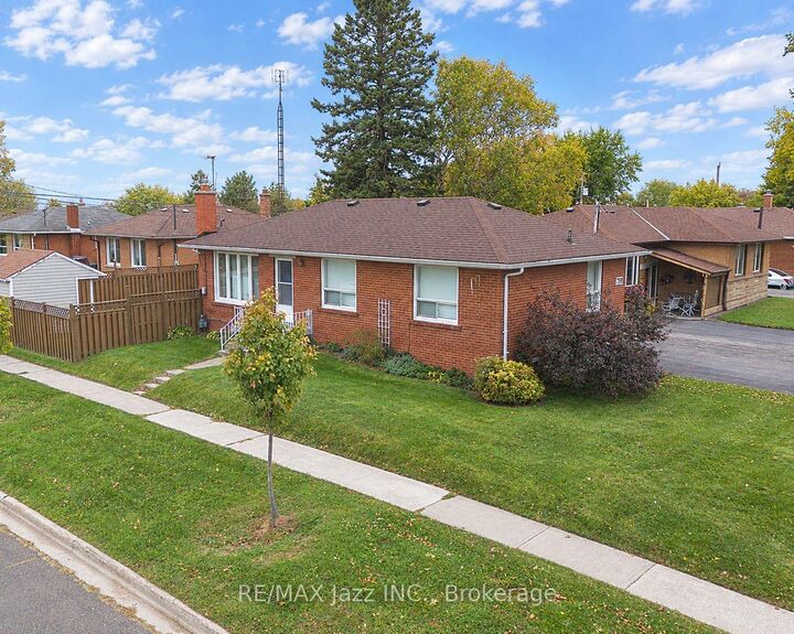Property Photo:  729 Lakeview Avenue  ON L1J 1B7 