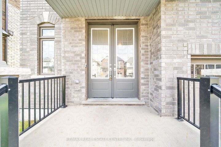 Property Photo:  43 Northrop Avenue  ON L1B 0W6 