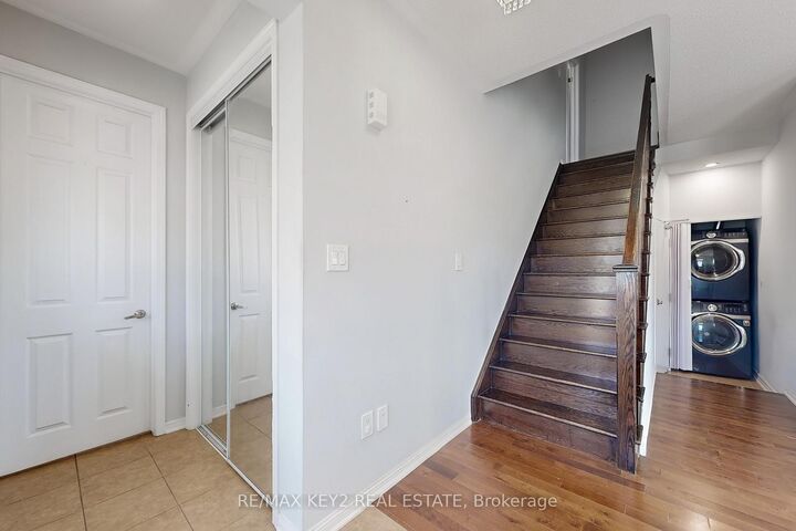 Property Photo:  1751 Hayden Lane Main  ON L1X 0A9 