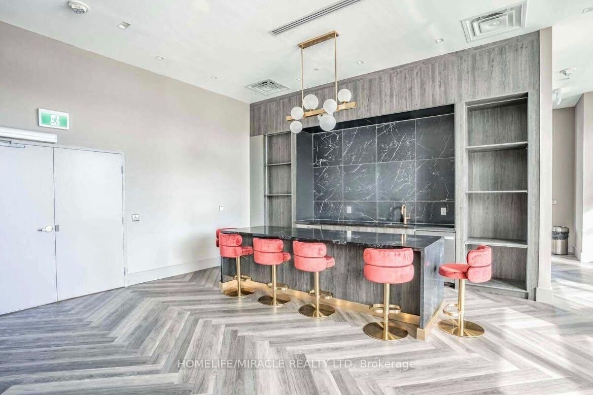 Property Photo:  3220 Sheppard Avenue NW 1801  ON M1T 3K3 