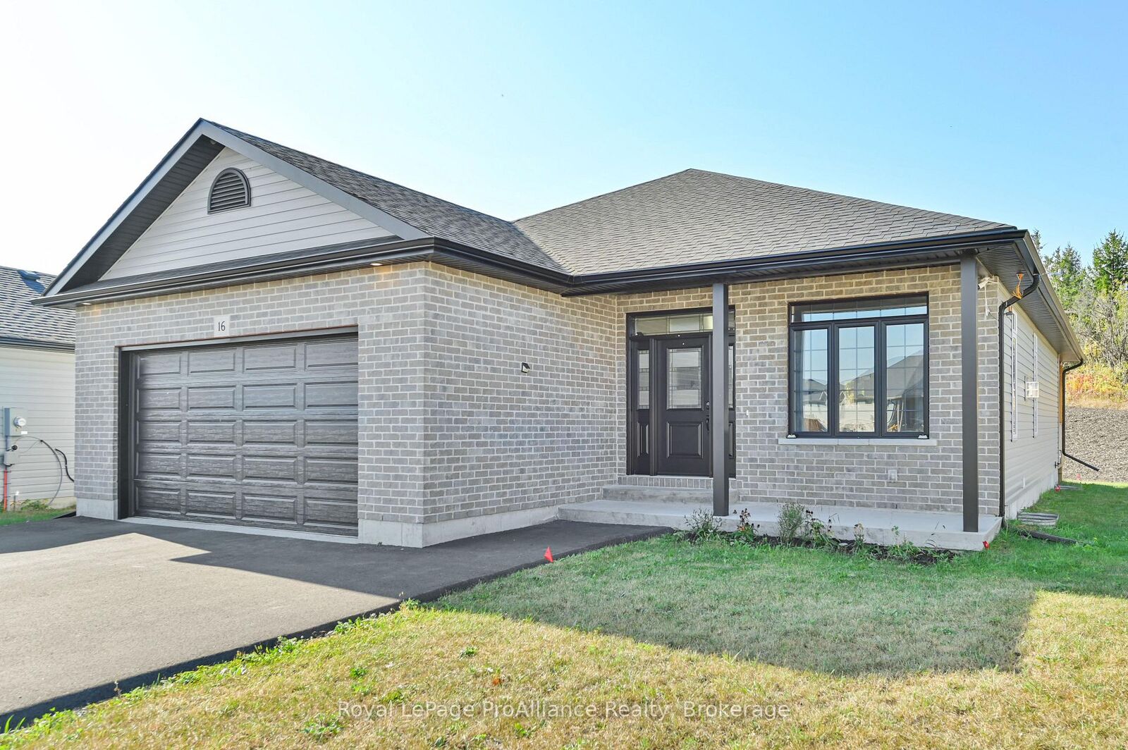 Property Photo:  16 Lehtinen Crescent  ON K8P 0H4 