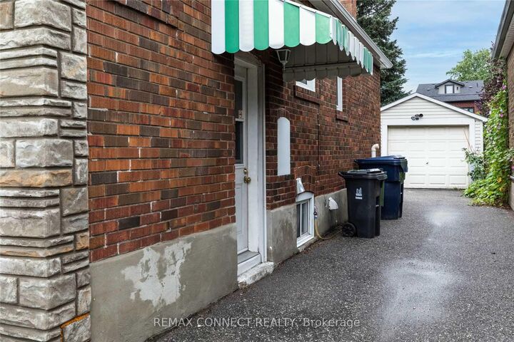 Property Photo:  1370 Woodbine Avenue Lower  ON M4C 4G5 