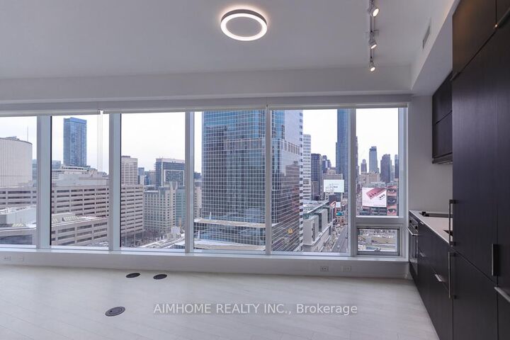 Property Photo:  197 Yonge Street 1812  ON M5B 0C1 