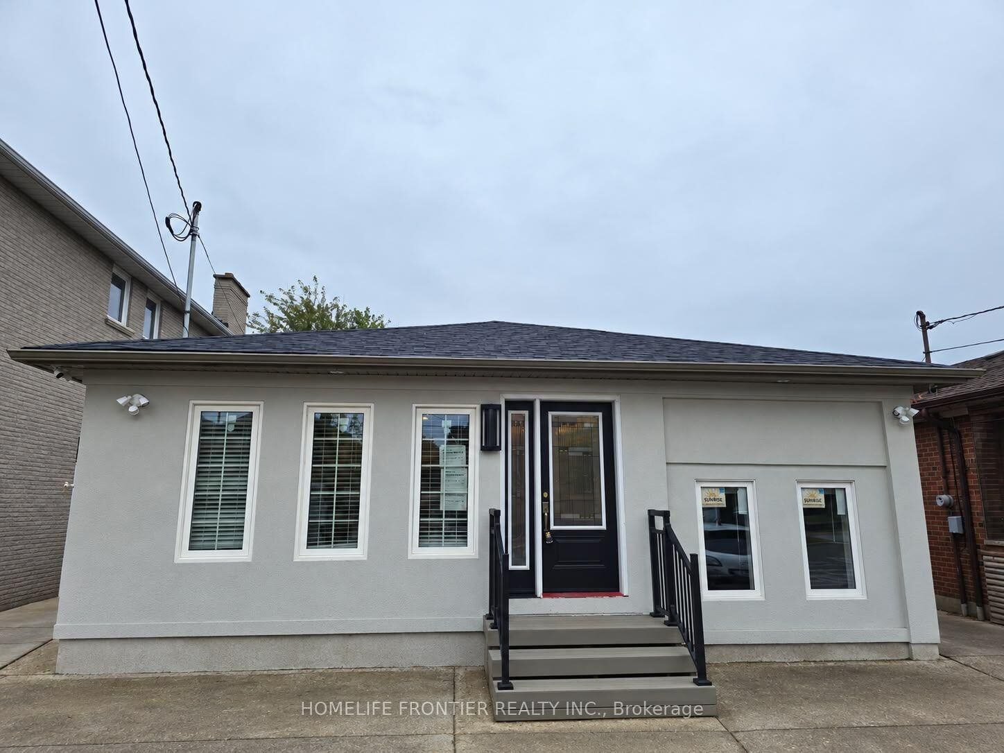 Property Photo:  99 Regent Road Unit 3  ON M3K 1H2 