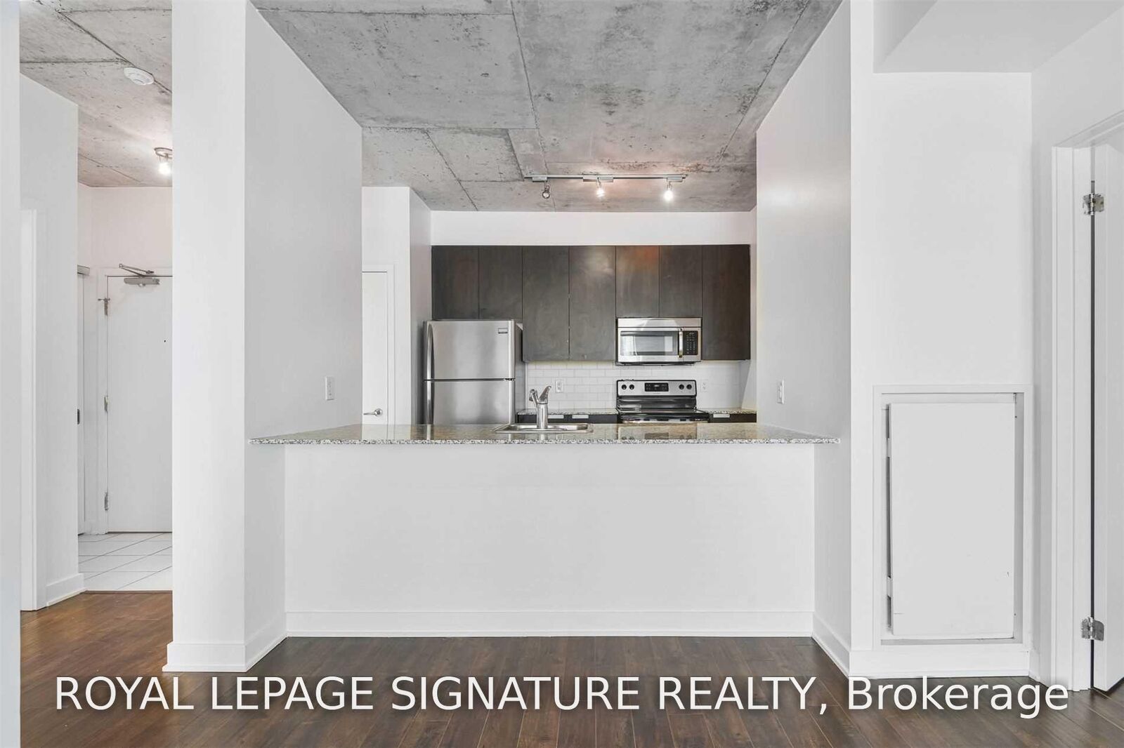 Property Photo: 400 Wellington Street W 904 ON M5V 0B5