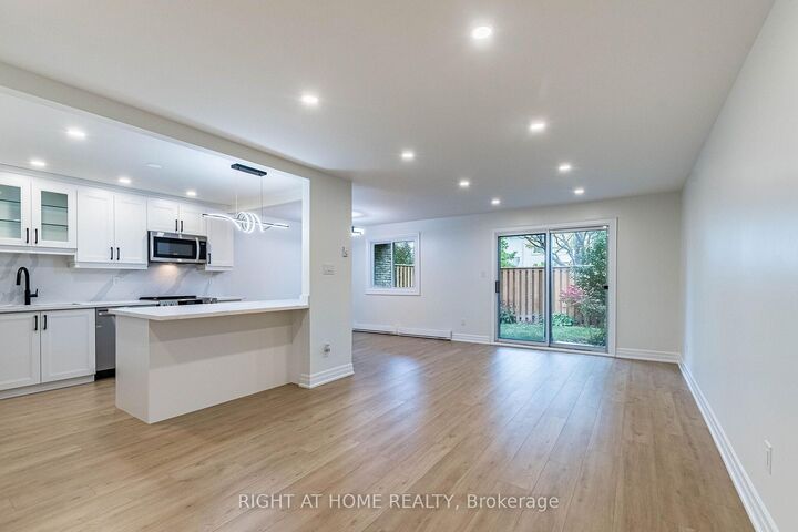 Photo de la propriété: 6797 Formentera Avenue 75 ON L5N 2L6