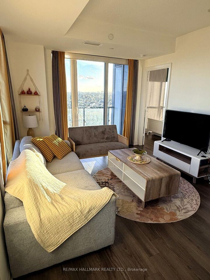 Property Photo:  18 Graydon Hall Drive 1811  ON M3A 2Z9 