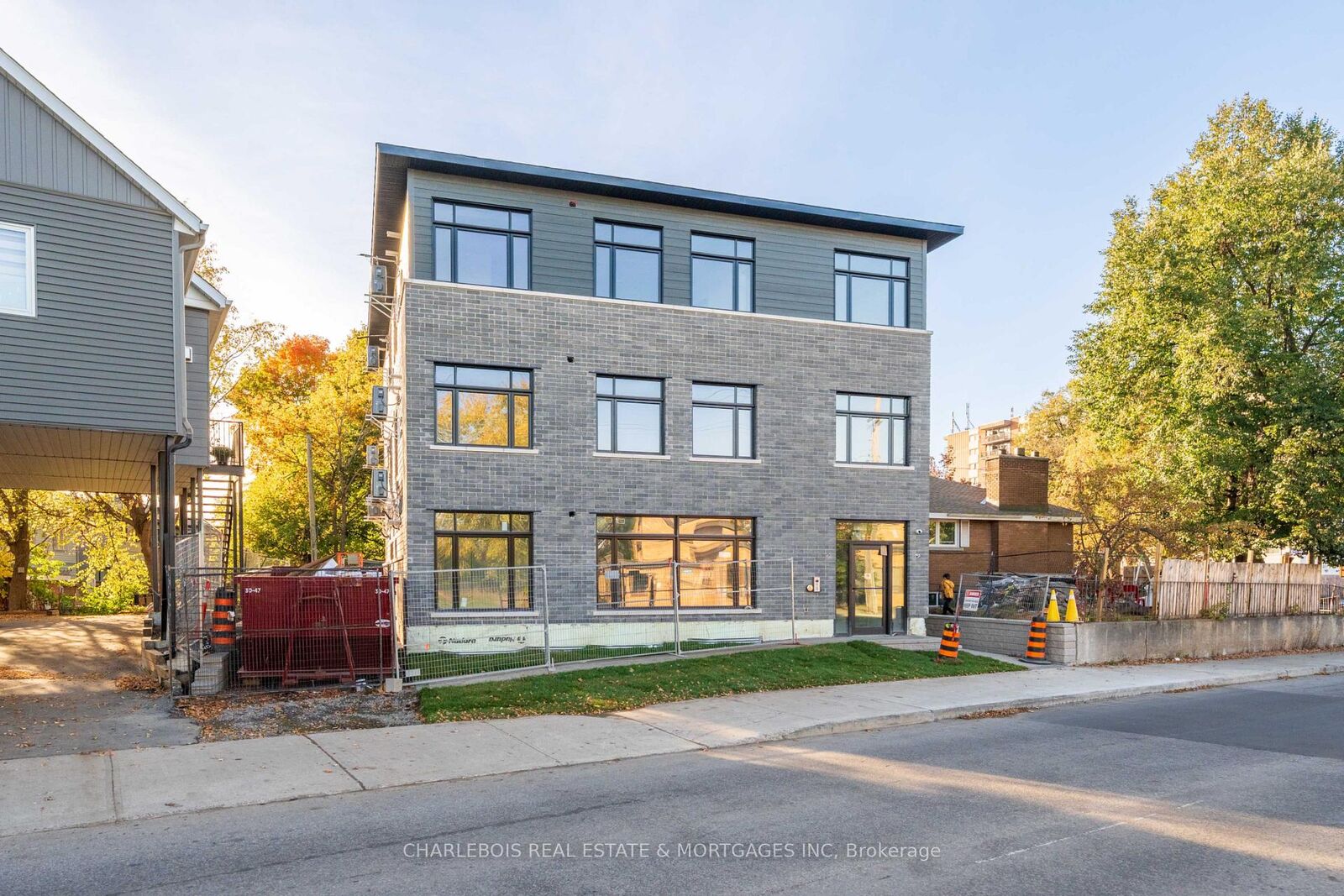 Property Photo:  830 St Laurent Boulevard C  ON K1K 3A9 