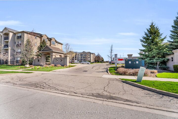 Photo de la propriété:  1479 Maple Avenue 102  ON L9T 0B5 