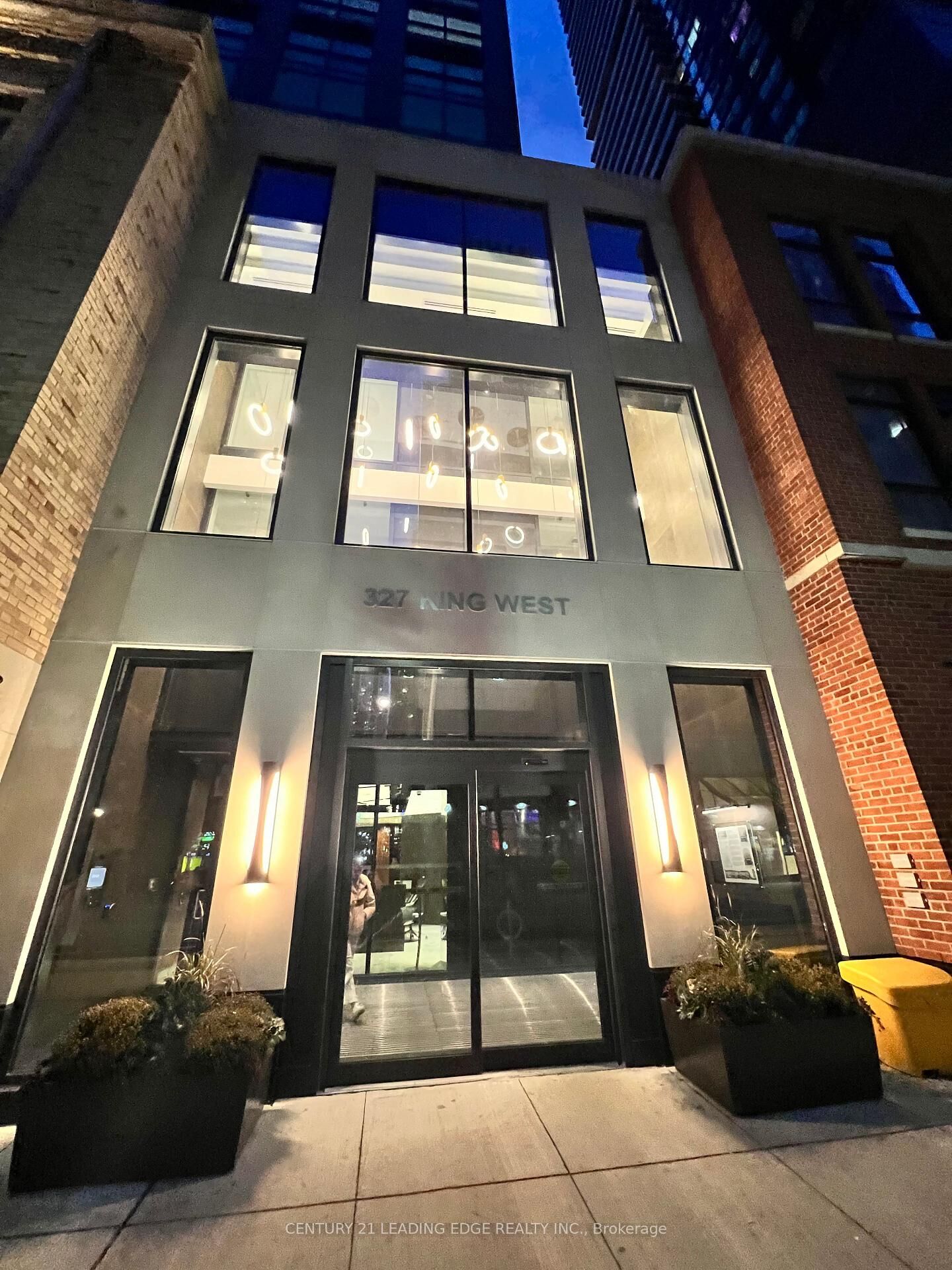 Property Photo: 327 King Street W 3804 ON M5V 0W7