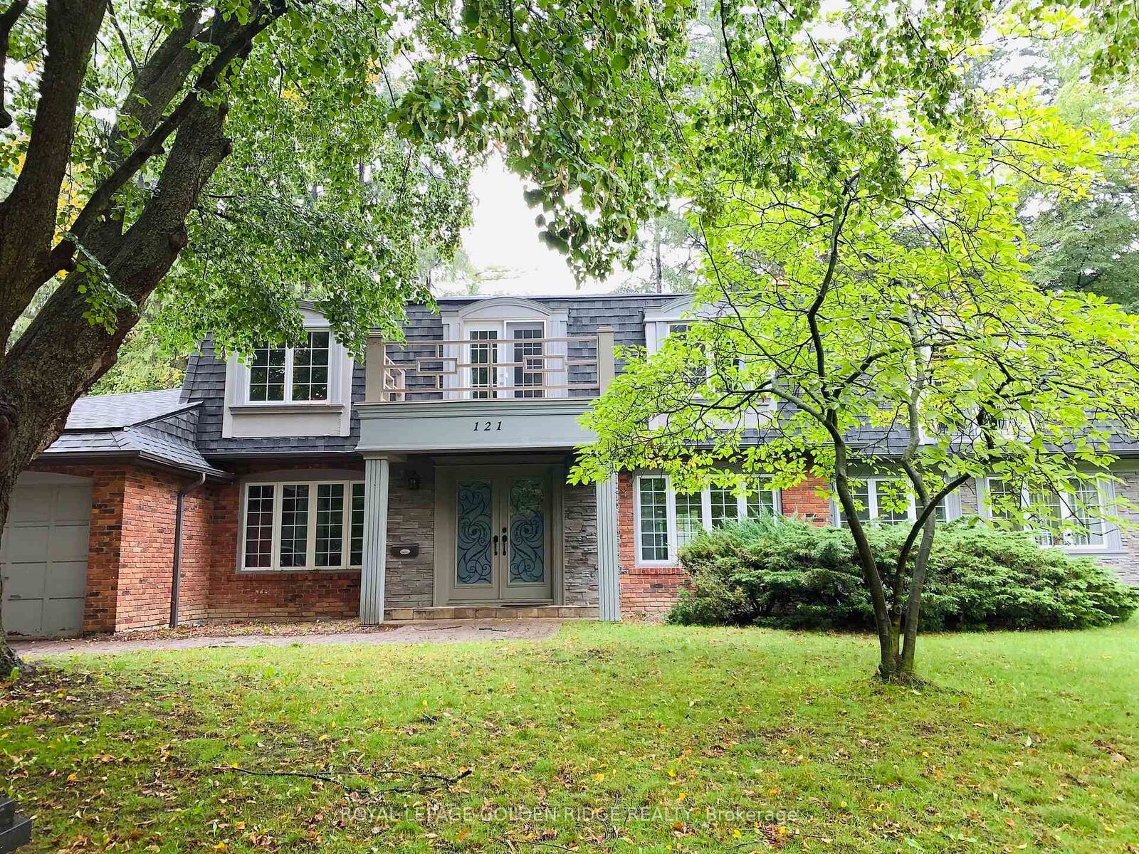 Property Photo:  121 Castle Crescent  ON L6J 5H4 