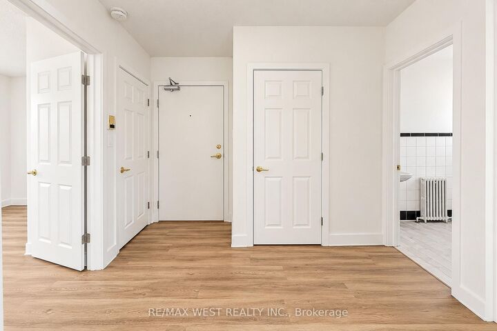 Property Photo:  1110 Weston Road 4  ON M6N 3S4 