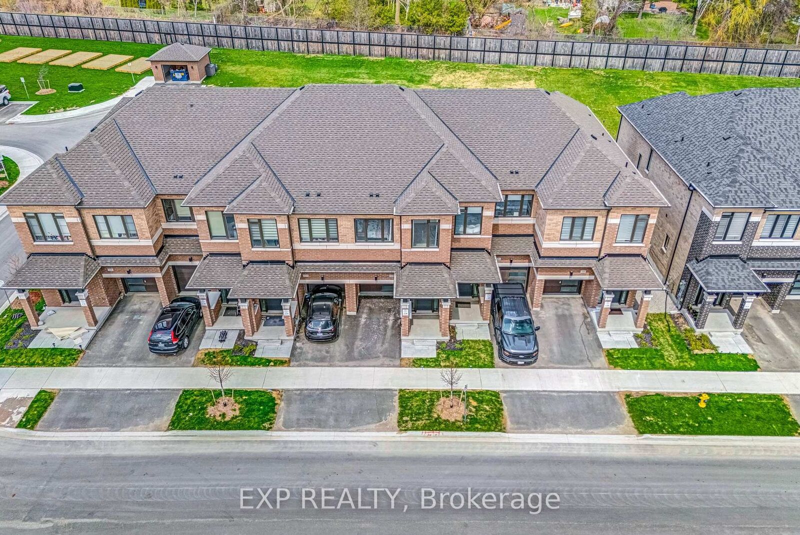 Property Photo:  122 Turnberry Lane  ON L9J 0M3 