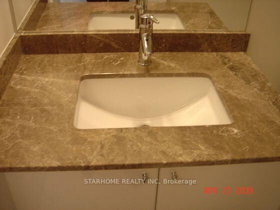 Property Photo:  18 Harbour Street 706  ON M5J 2Z6 