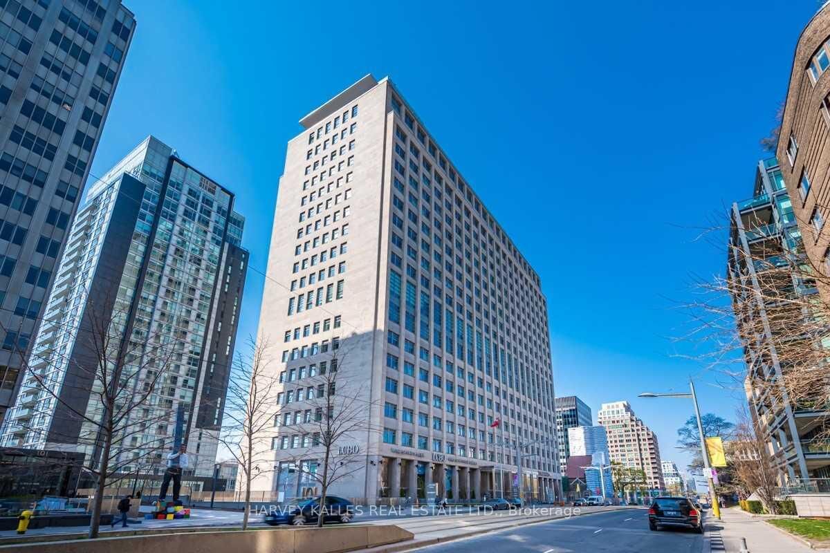 Property Photo: 111 St. Clair Avenue W 1613 ON M4V 1N5