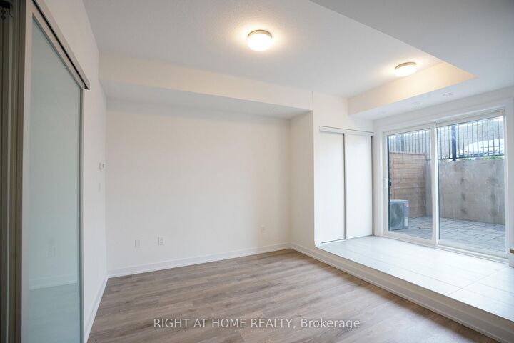 Property Photo:  25 Palace St Street Q8  ON N2E 0L3 