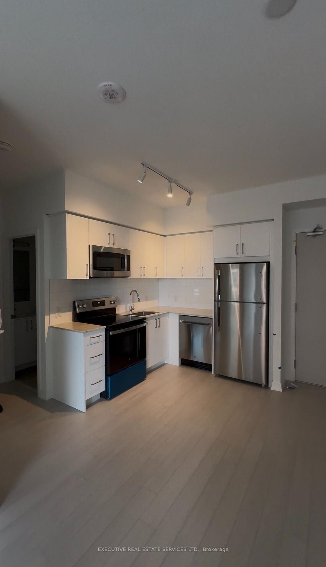Property Photo: 4010 Eglinton Avenue W 2122 ON M9A 0G5