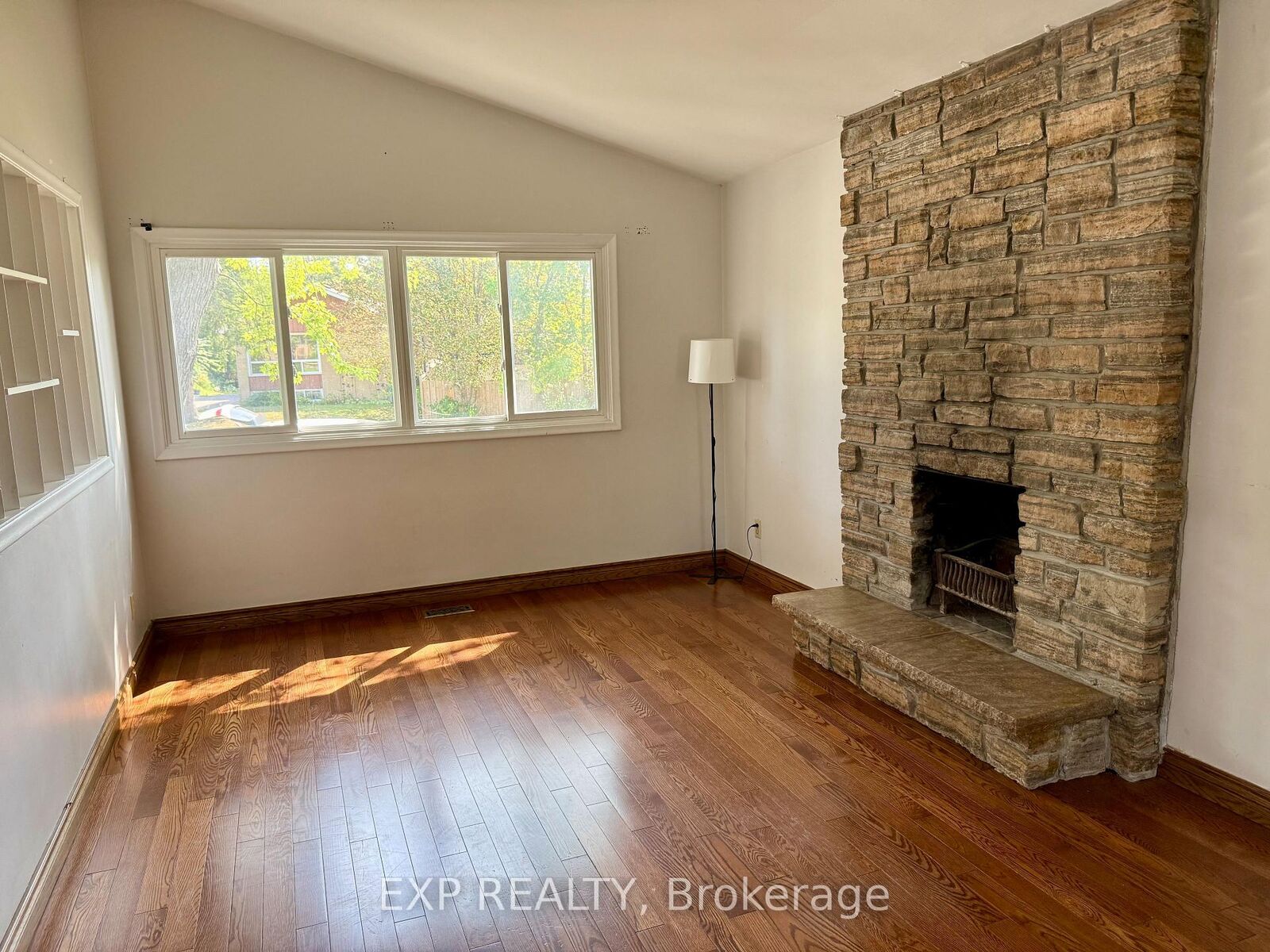Property Photo:  6 Mid Pines Road Upper  ON M1G 2L6 