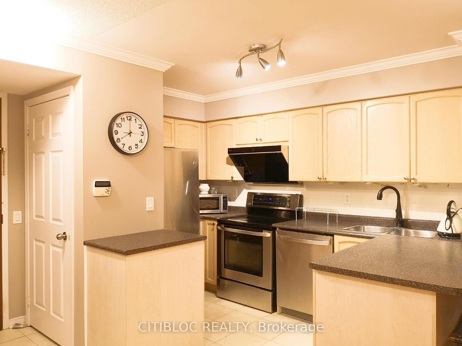 Property Photo:  23 Oneida Crescent 708  ON L4B 0A2 