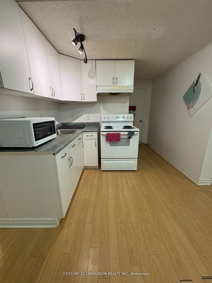 Property Photo:  Bsmt 48 48 Marchwood Crescent  ON L4C 8M4 