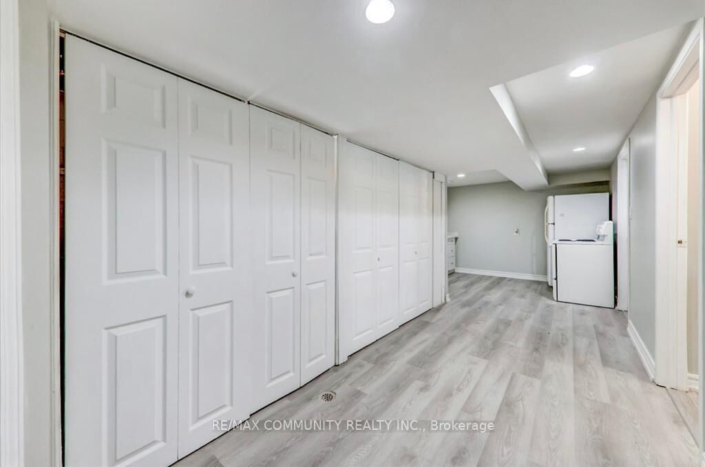Property Photo:  822 Central Park Boulevard N Bsmt  ON L1G 6B1 