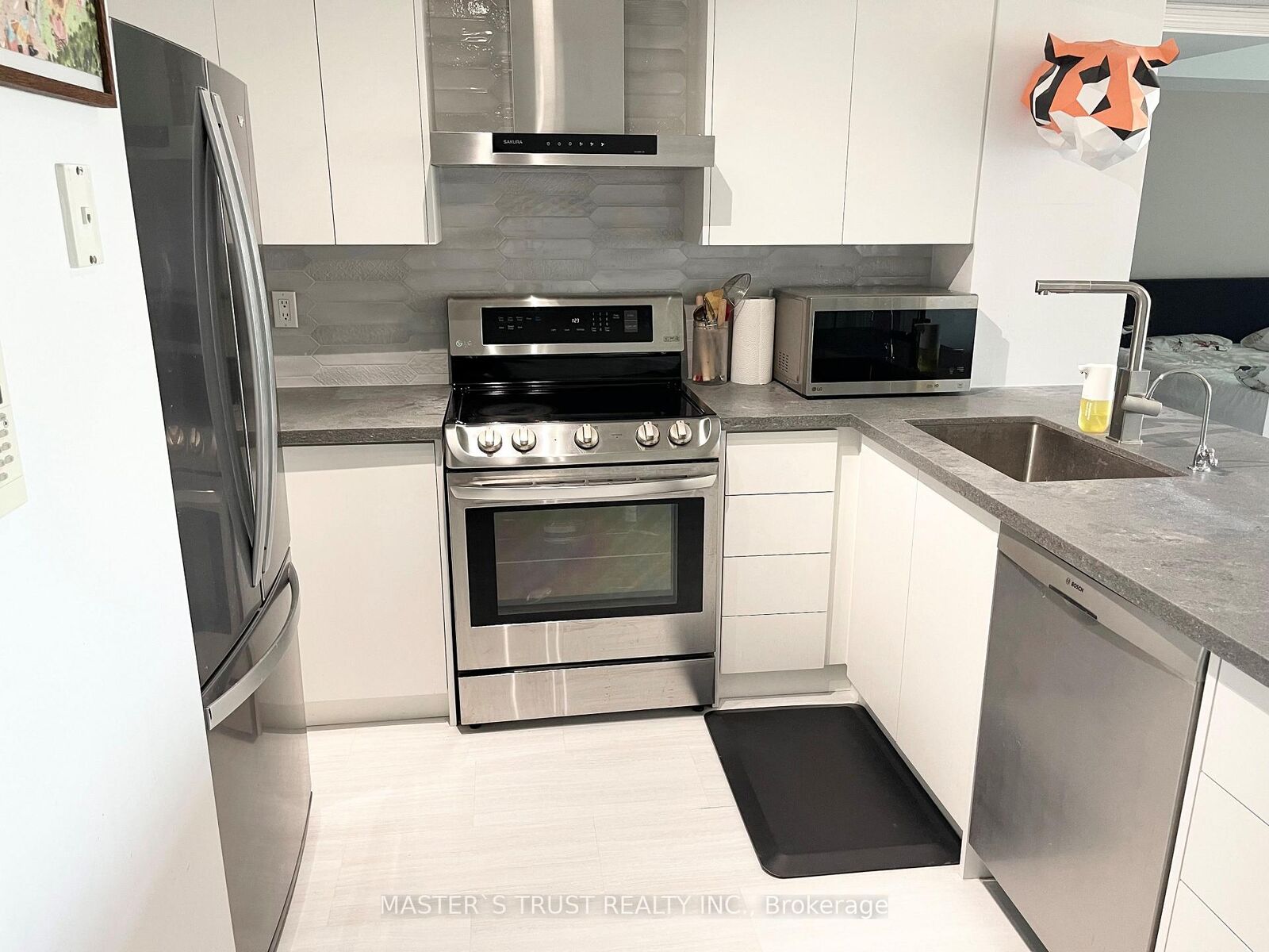Property Photo:  28 Harrison Garden Boulevard 801  ON M2N 7B5 