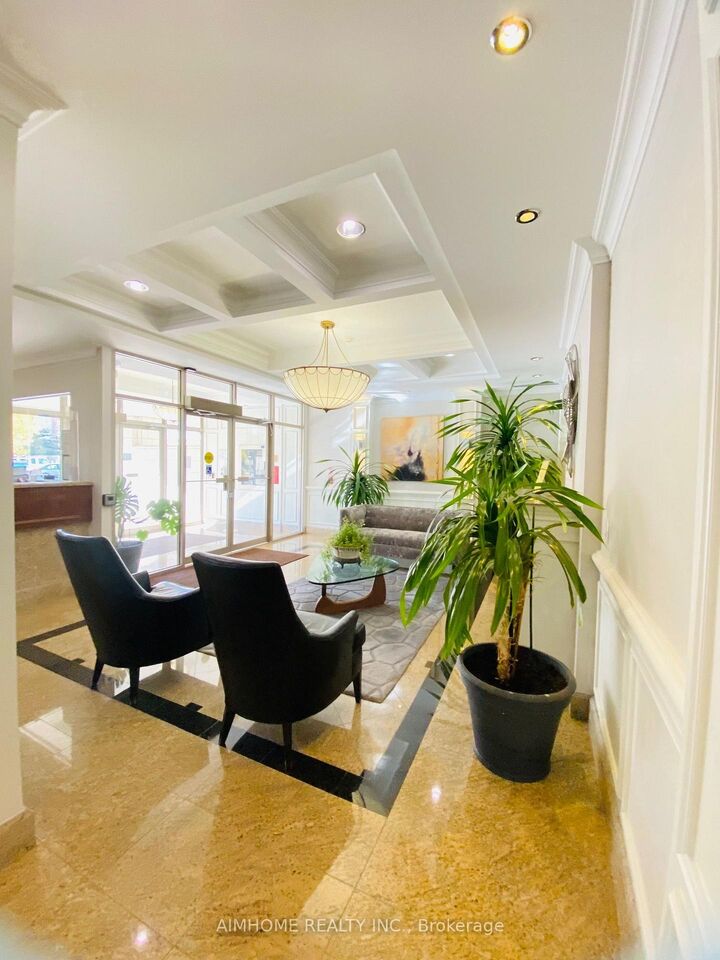 Property Photo:  130 Pond Drive 708  ON L3T 7W5 