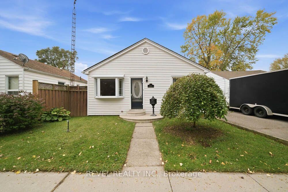 Property Photo:  69 Sixth Avenue  ON N3S 1A8 