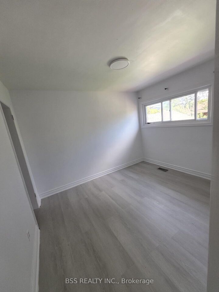 Property Photo: 88 Southampton Drive ON M1K 4V7