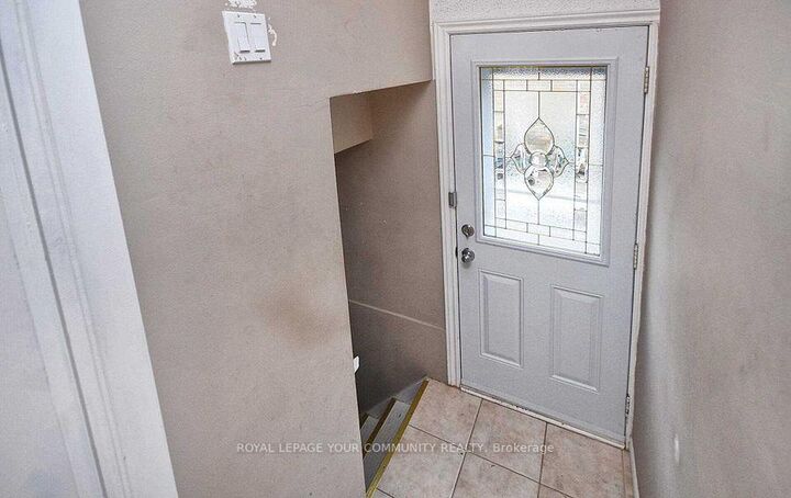 Property Photo:  25 Rockport Crescent Lower  ON L4C 2L5 