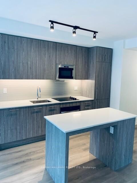 Property Photo:  286 Main Street 1605  ON M4C 4X4 