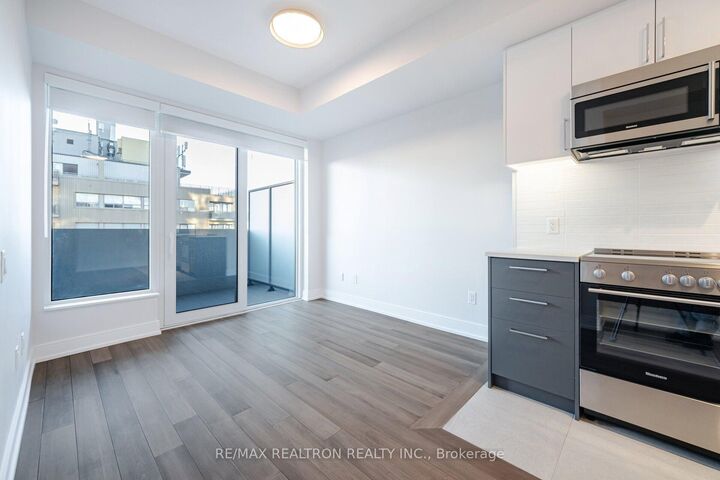 Property Photo:  2525 Bathurst Street 1005  ON M6B 2Y9 