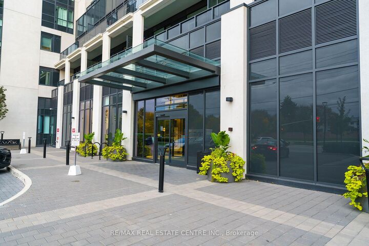 Property Photo:  202 Burnhamthorpe Road E 509W  ON L5A 4L4 