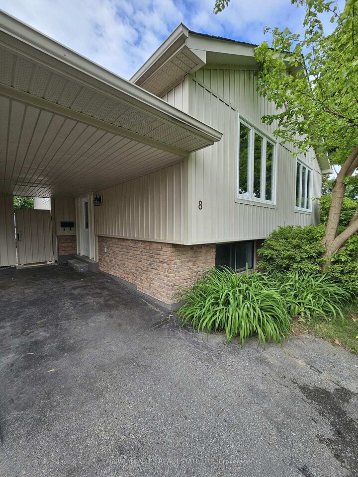 Property Photo:  8 Pilkington Crescent  ON L1N 6E9 